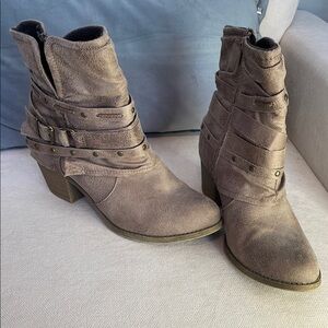 SO Stylish Women's Ankle Boots - Brown